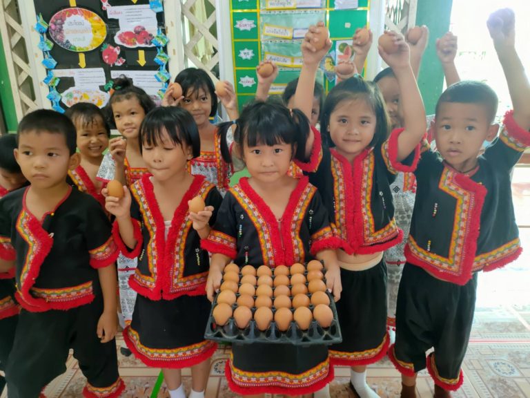 ซีพีเอฟ หนุน”รร.บ้านพรหมมาสามัคคี” ให้เด็กไทย/เด็กชาวเขา กินไข่ไก่ครบมื้อ