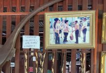 ย้อนเวลาสู่เสน่ห์วันวานที่ “บ้านไม้กวาด 100 ปี” บางแม่หม้าย สุพรรณบุรี!