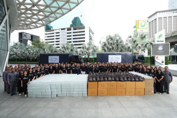 PIC3_AIS ระดมพลังอุ่นใจอาสาส่งมอบถุงยังชีพ ช่วยเหลือน้ำท่วมภาคใต้ต่อเนื่อง